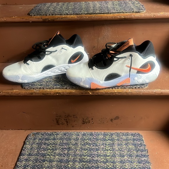 NIKE PG 6 - Fluoro- Barely used, no soles. Minor scuff. Size 13 Men’s. - Picture 2 of 5